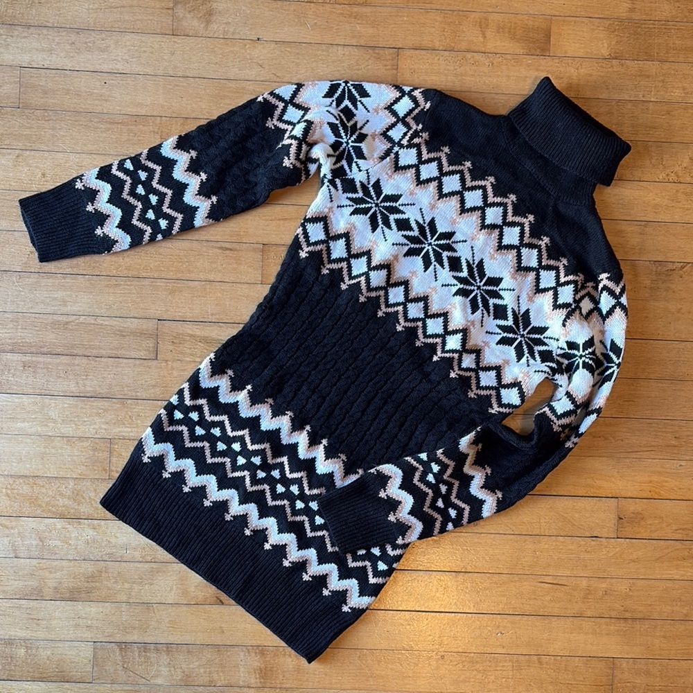 Women’s Black and White Holiday Sweater